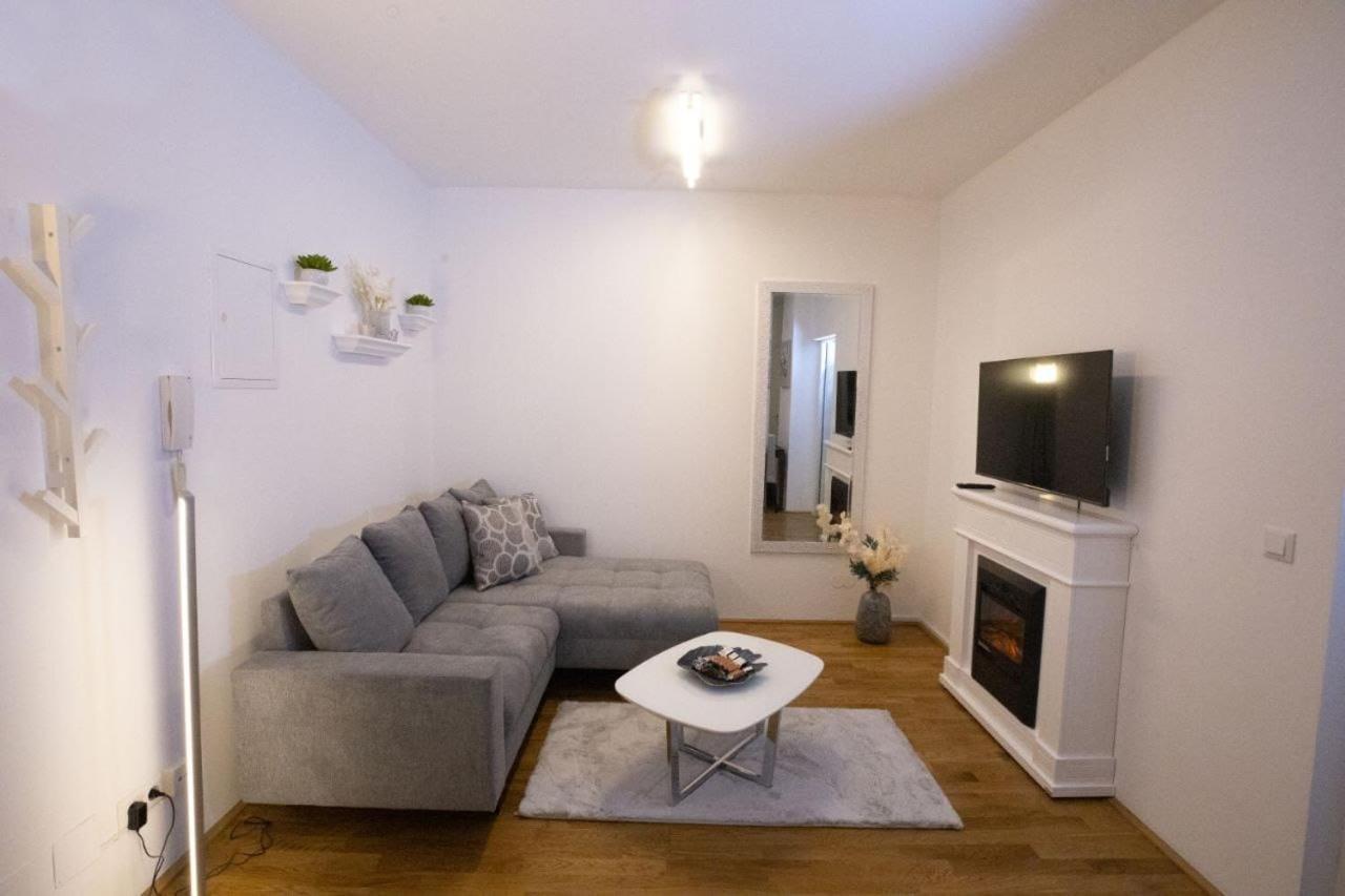 Next To City Center & Central Station, Apt. 10