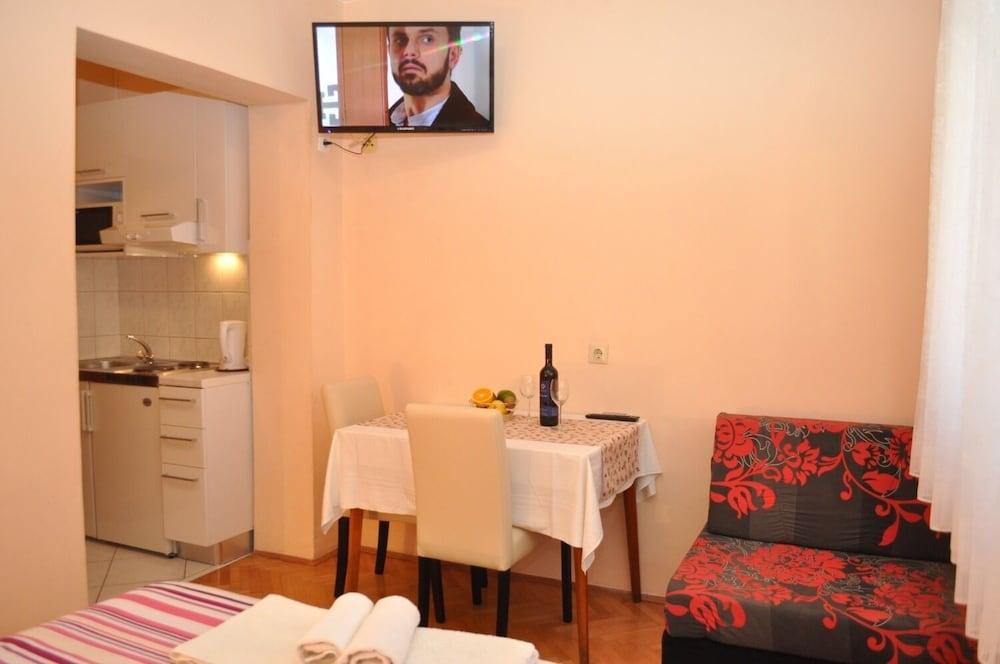 Apartments & Rooms Ljuba 130 Meter From Sea