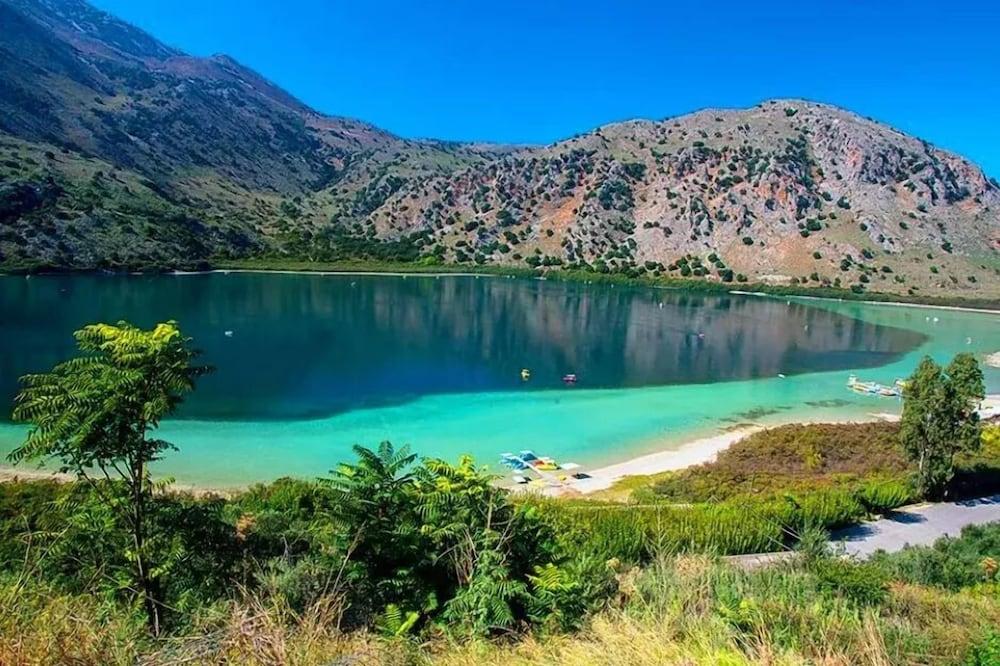 Kournas Lake Pansion