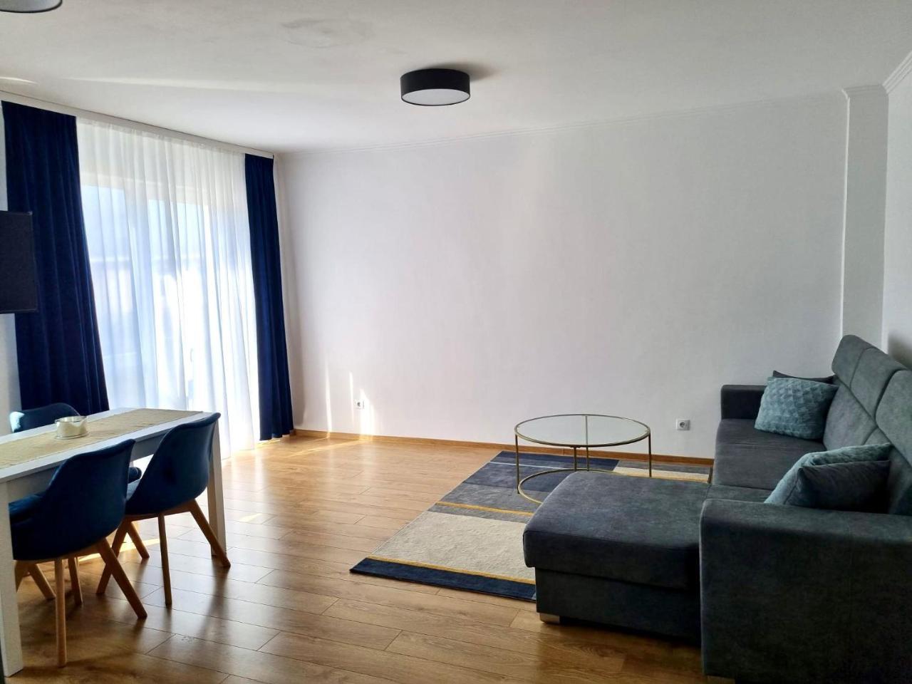 Lily Central Apartment With Free Parking