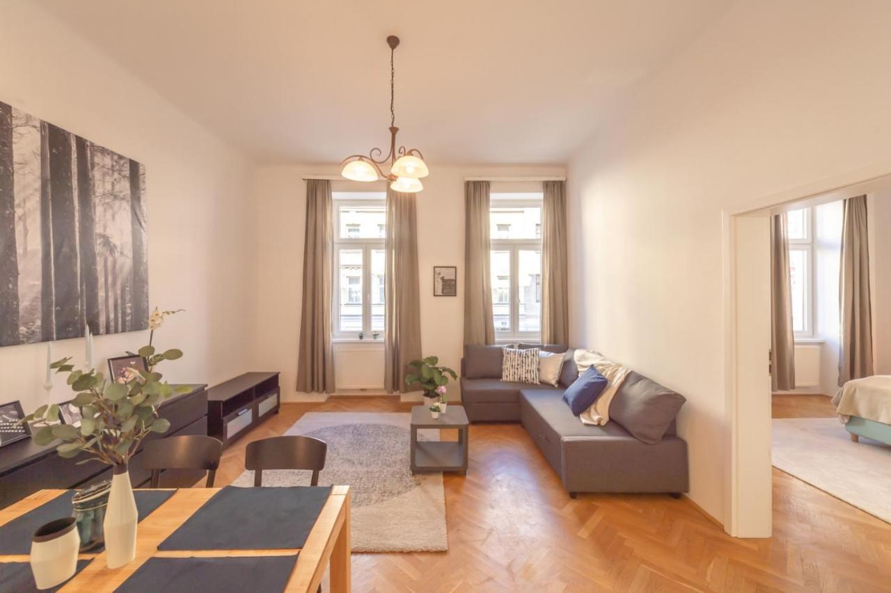 Schonbrunn Palace Beautiful 1 Bedroom Apartment