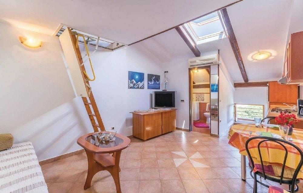 Jadranka Free Parking Sa1