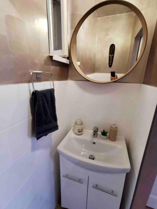 Lovely 3-bedroom Apartment In The City Center