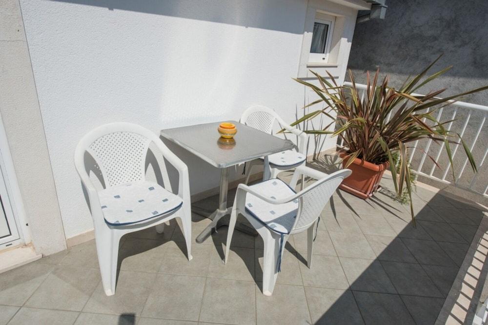 Mare Near City Center A2