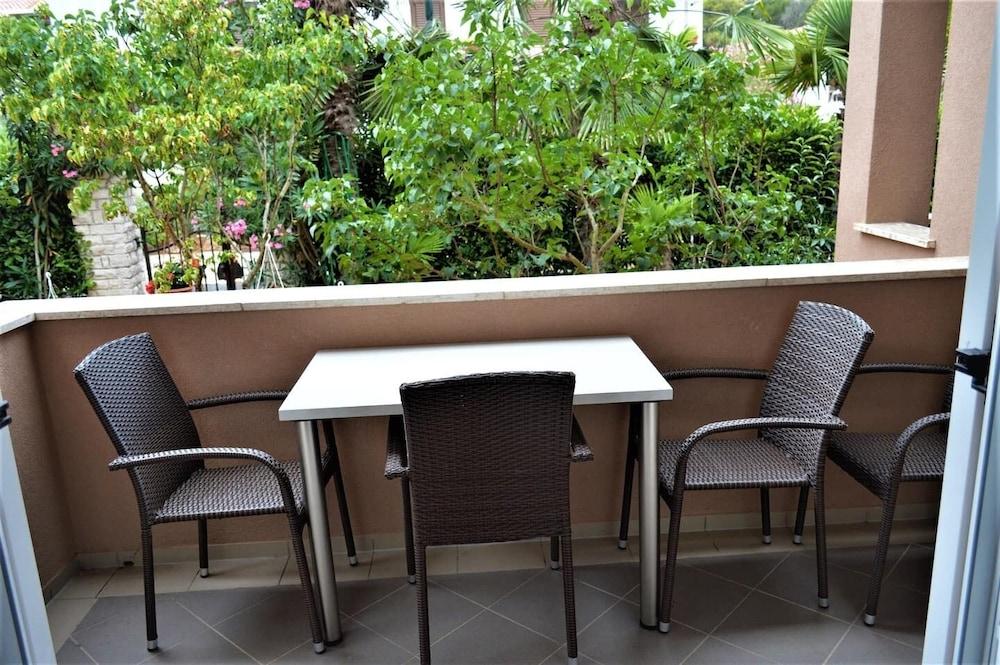 Leonard Green Garden A2 Marin