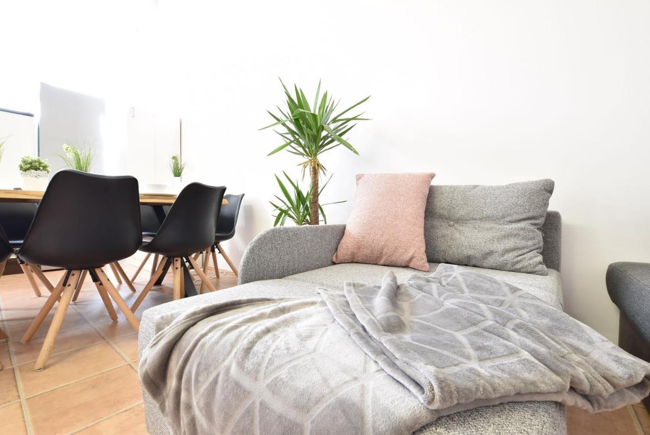 Huge Apartment In Awesome Location With Parking