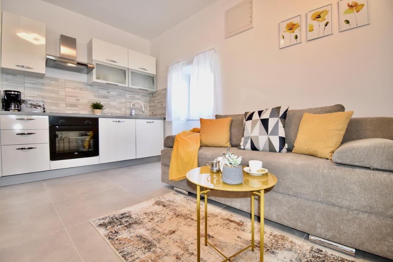Apartment Erika For 2 Near The Beach