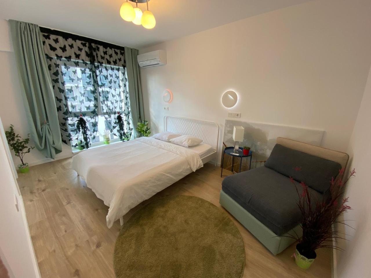 Green Ap 109 With Roof Top View