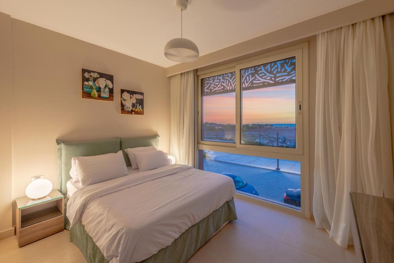 Mangroovy 2 Bedroom Sea View Apartment, Pool Beach