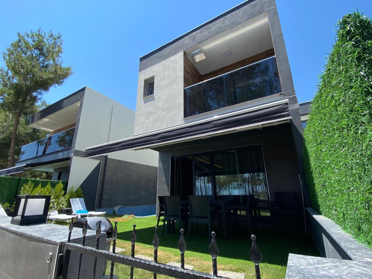 Ozel Havuzlu Luks Villa