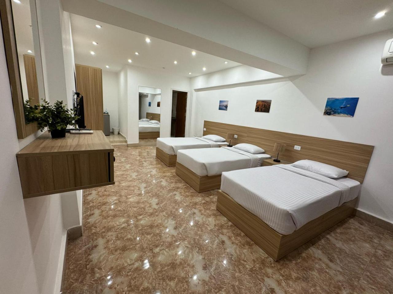 Lilly Rooms