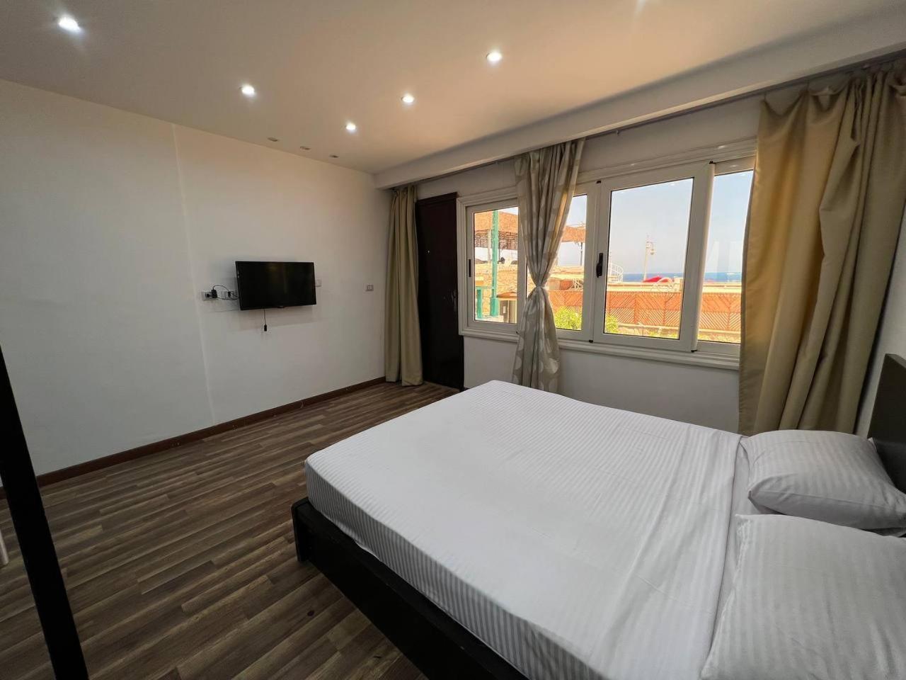 Lilly Rooms