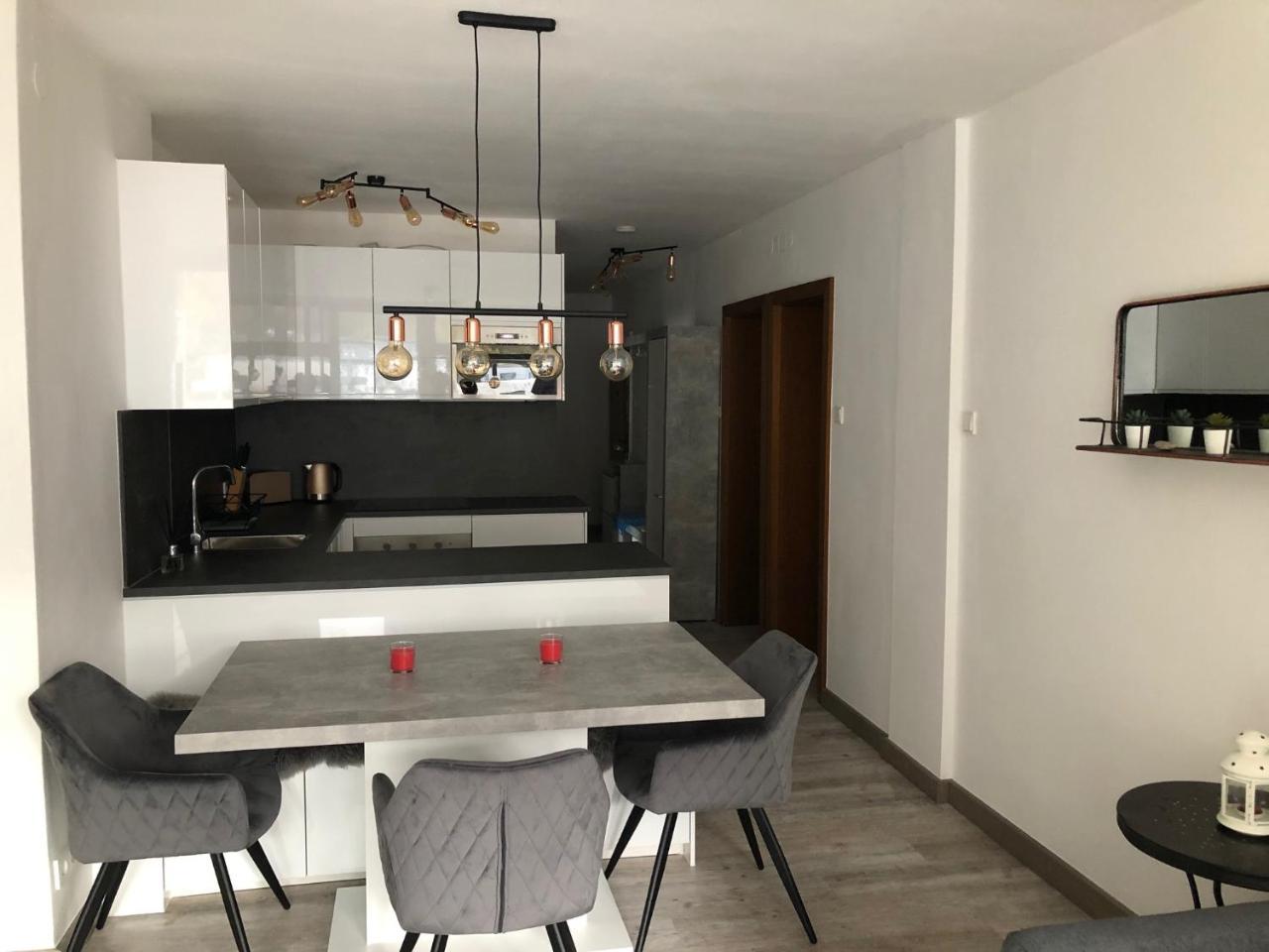 Ski & Lake View Apartment