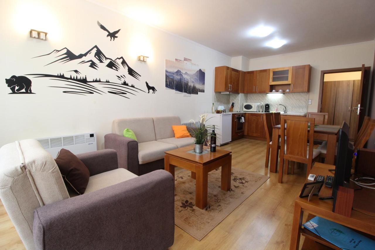 Pine Tree Apartment 2 B7