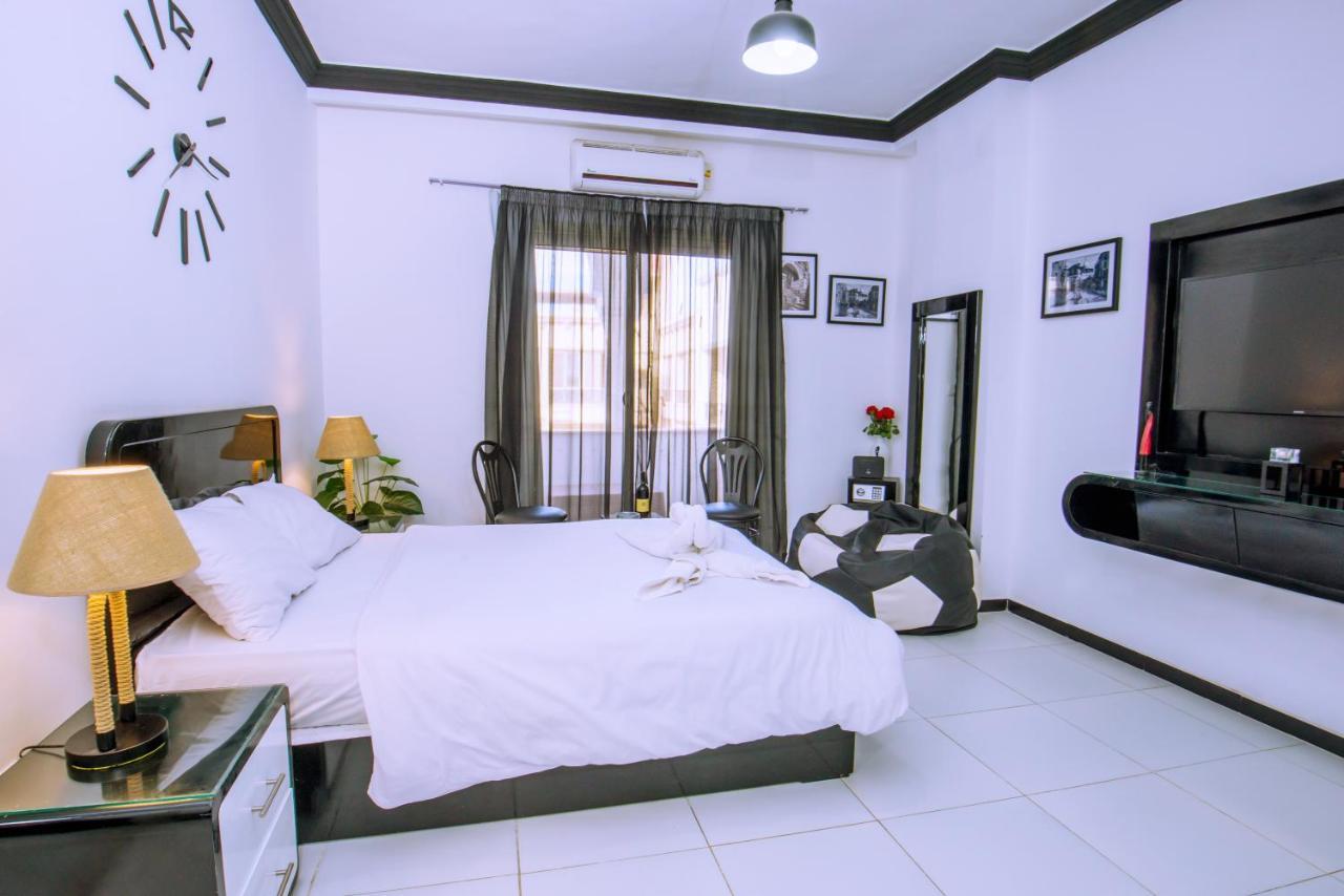 Rare New Marina Hotspot With Fast Free Wifi, Balcony Pool Western Standards Sheraton Plaza 414