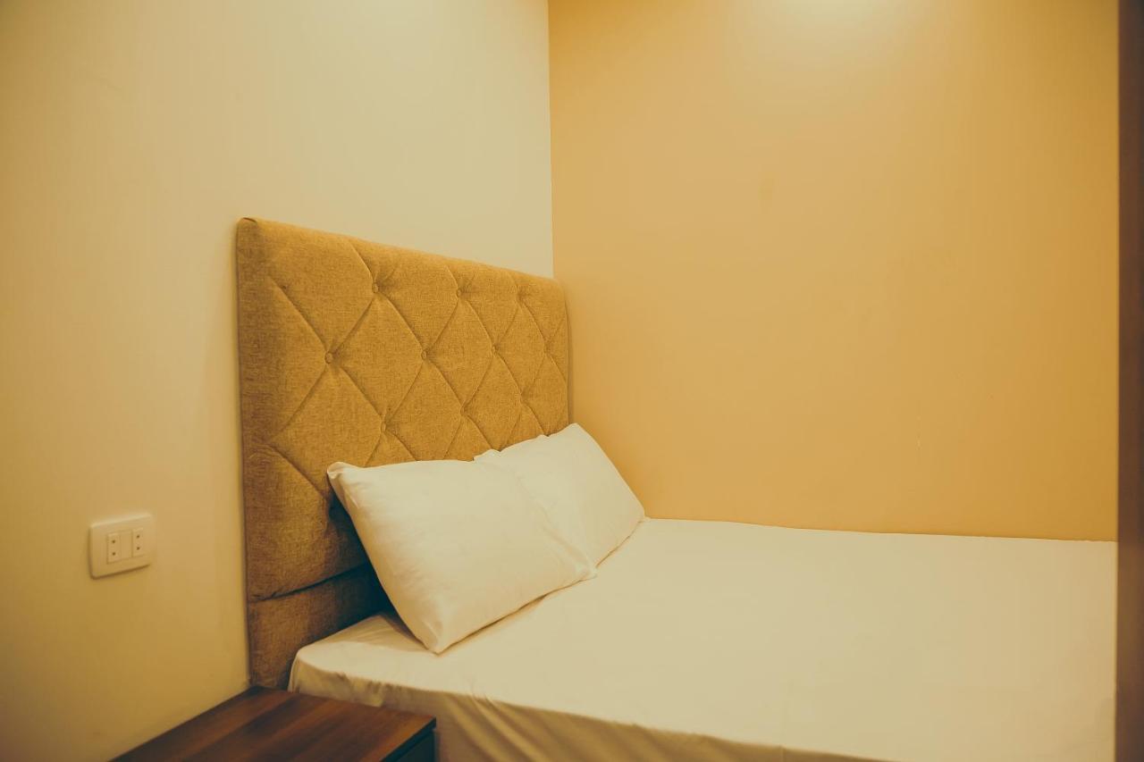 One Bedroom Apt At The View B104