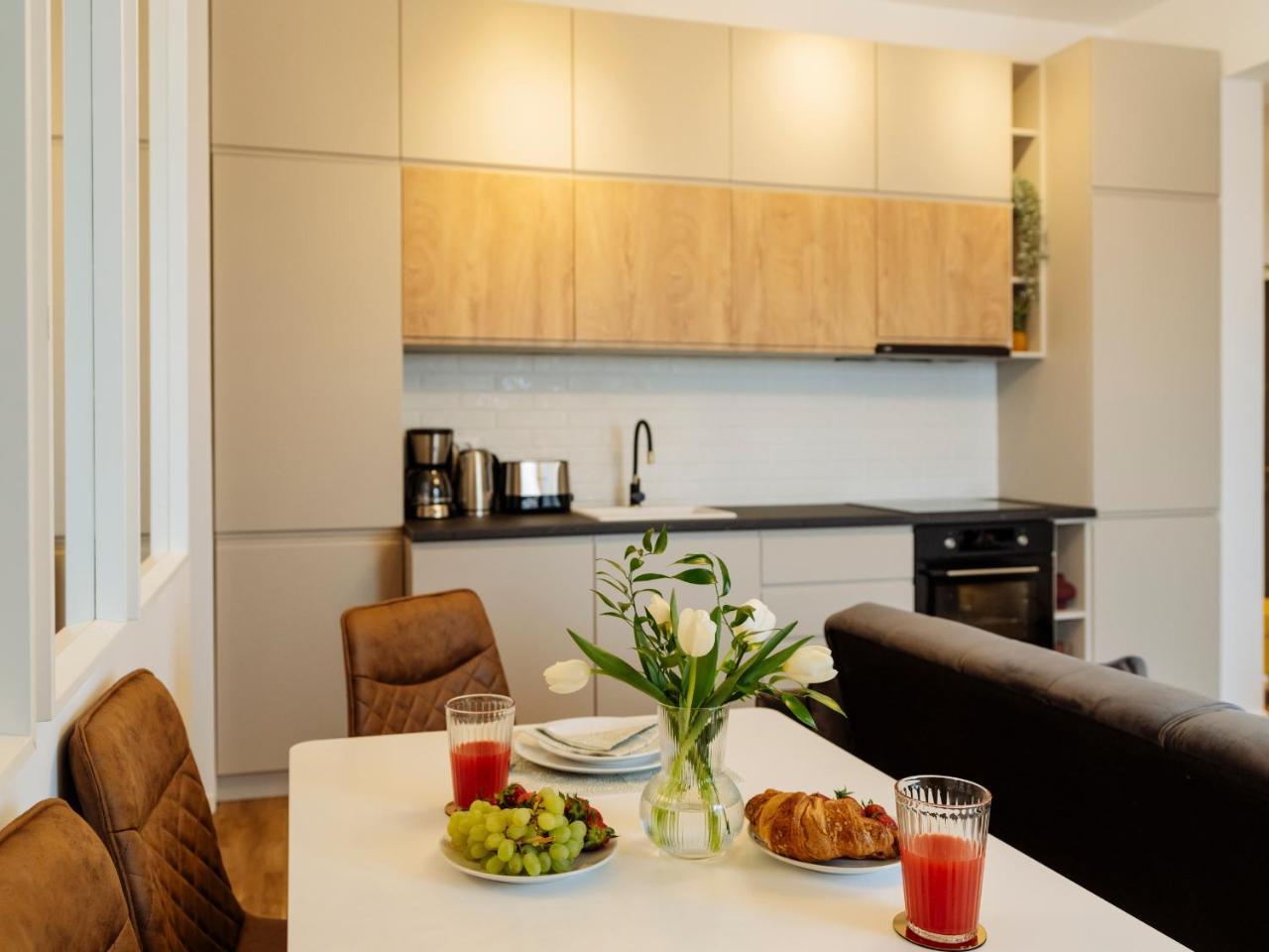 Sunny 2br Flat Top Location Amazing Balcony