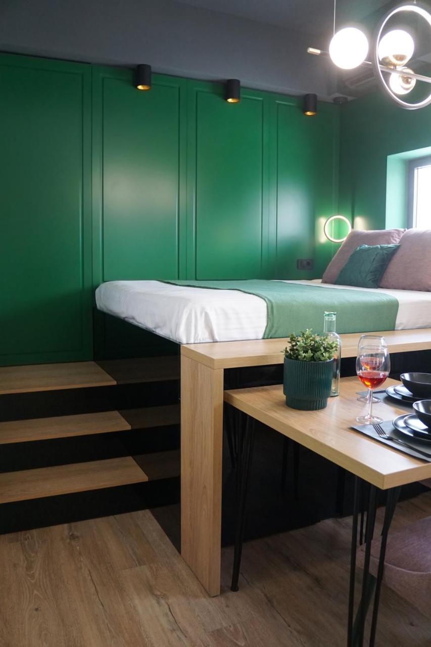 Green Sunnyside Studio Central Location