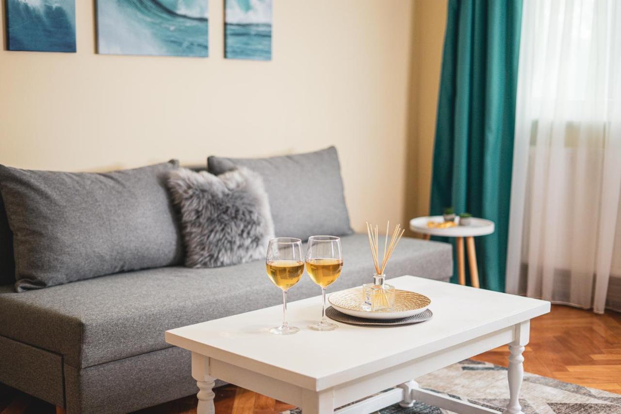 Central & Modern Apartment With Free Parking