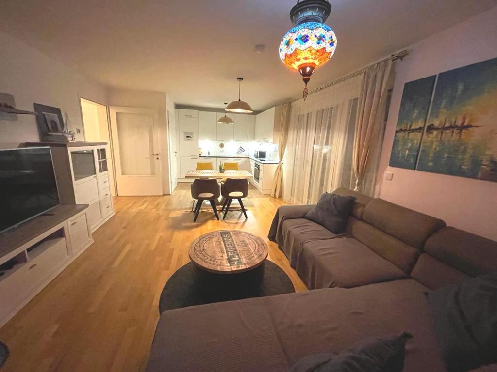 Lovely 3 Rooms Apartment Viena