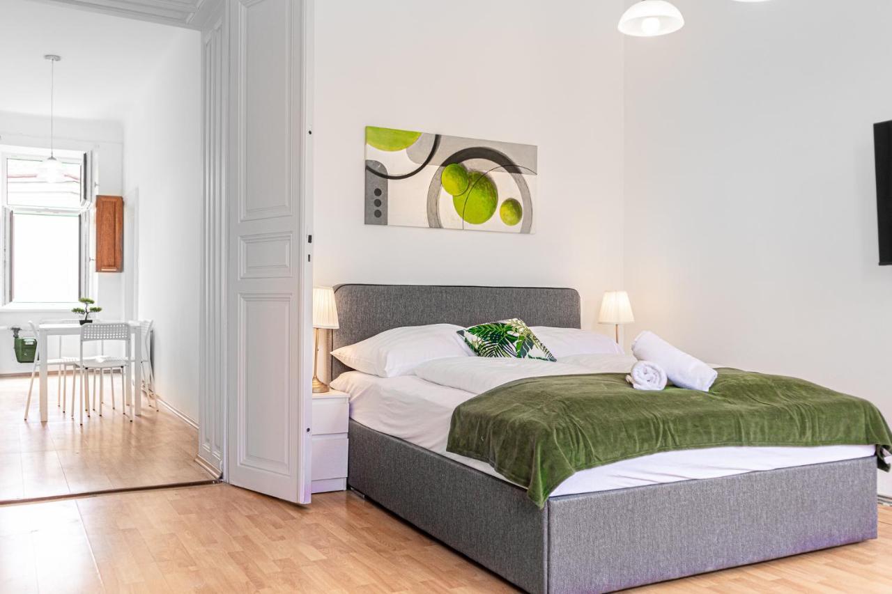 Pleasing 2br Apt. Akh-perfect For Groups