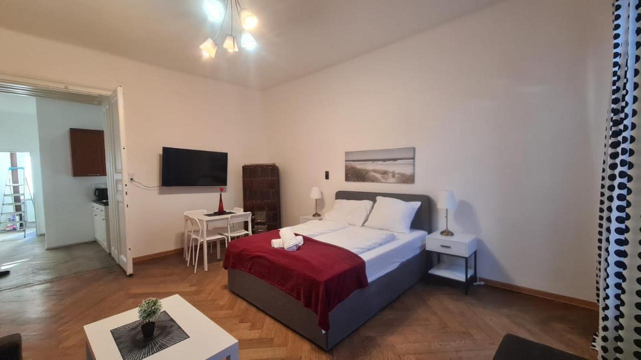 Lovely 1br Apt. Near Akh Hospital