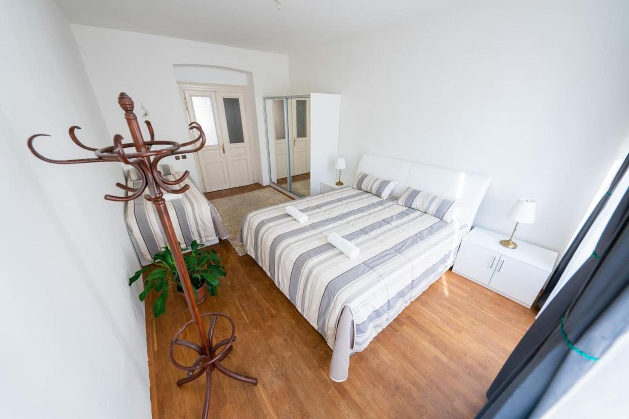 6 Bob's Apartments - 3 Bedrooms, King Size Beds
