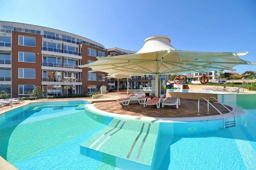 Sunny Apartment In Burgas