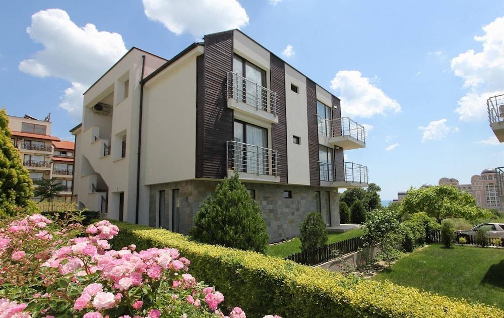 Seaside Garden Apartment With 2 Bedrooms For Up To 5 Pax
