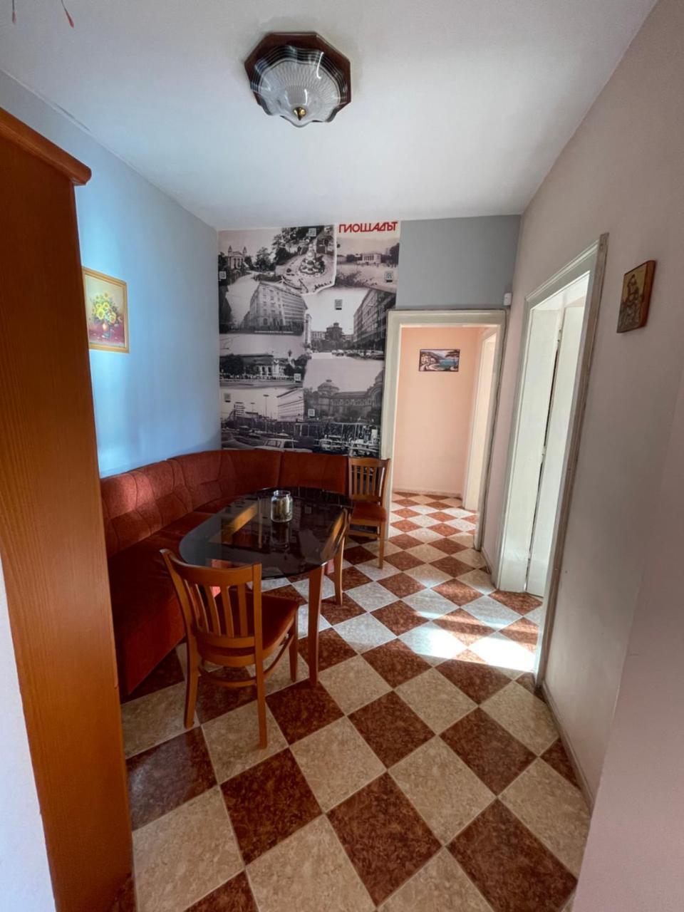 Fantastic 2 Bedroom Apartment Top Center