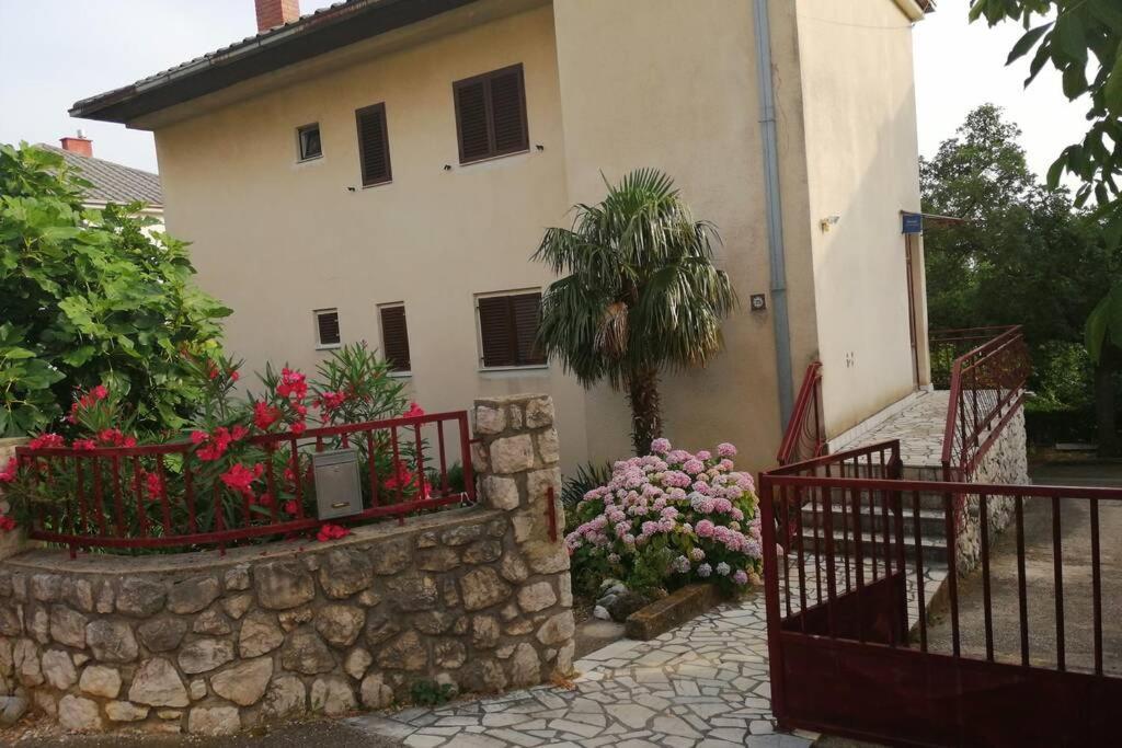 Spacious 2-room Apartment With Beautiful Sea View