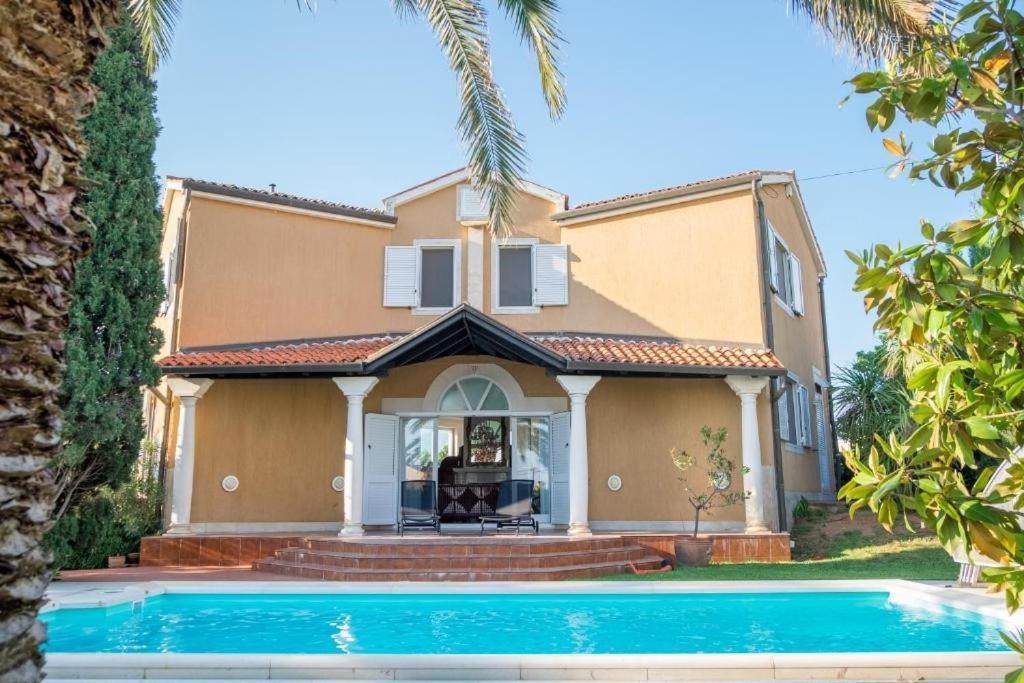 Villa Alberi With Pool