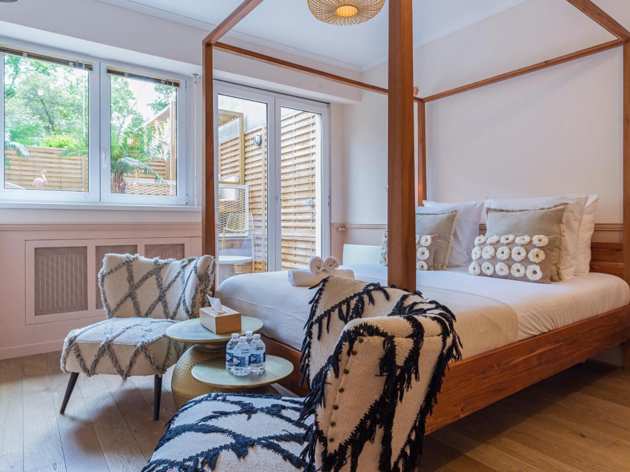 Rose & Garden Eiffel Tower