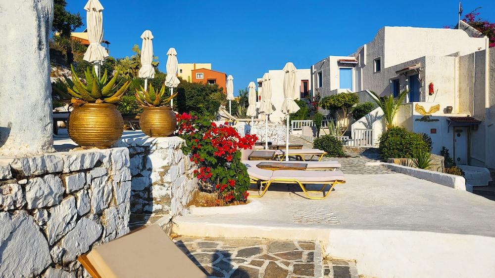 Art Deco Apartment & Studio With See View For 7 People