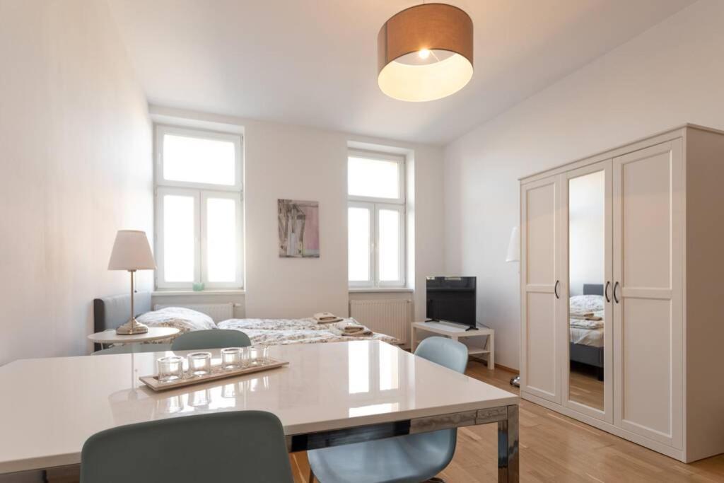 Zwischen Schonbrunn Und Dem City Center. Apt. 23