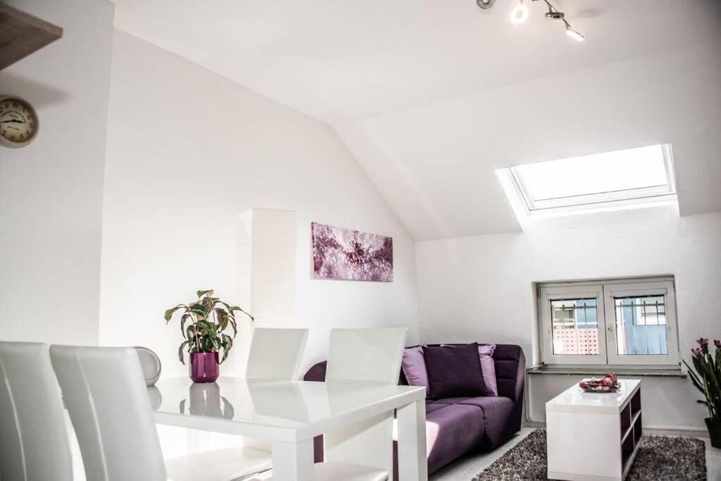 Apartment Pouringraz Fur Kunst Und Tennisliebhaber