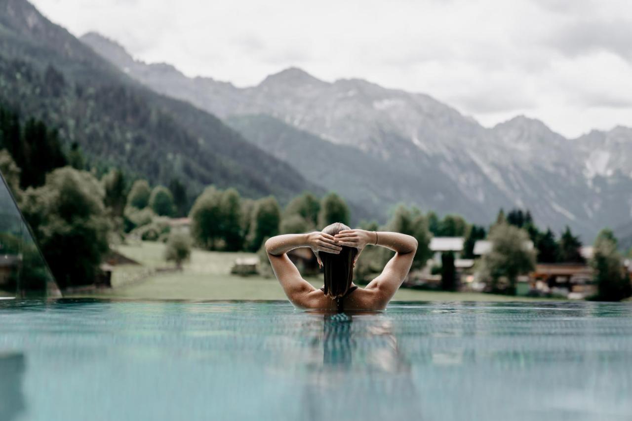 Joann Suites & Apart