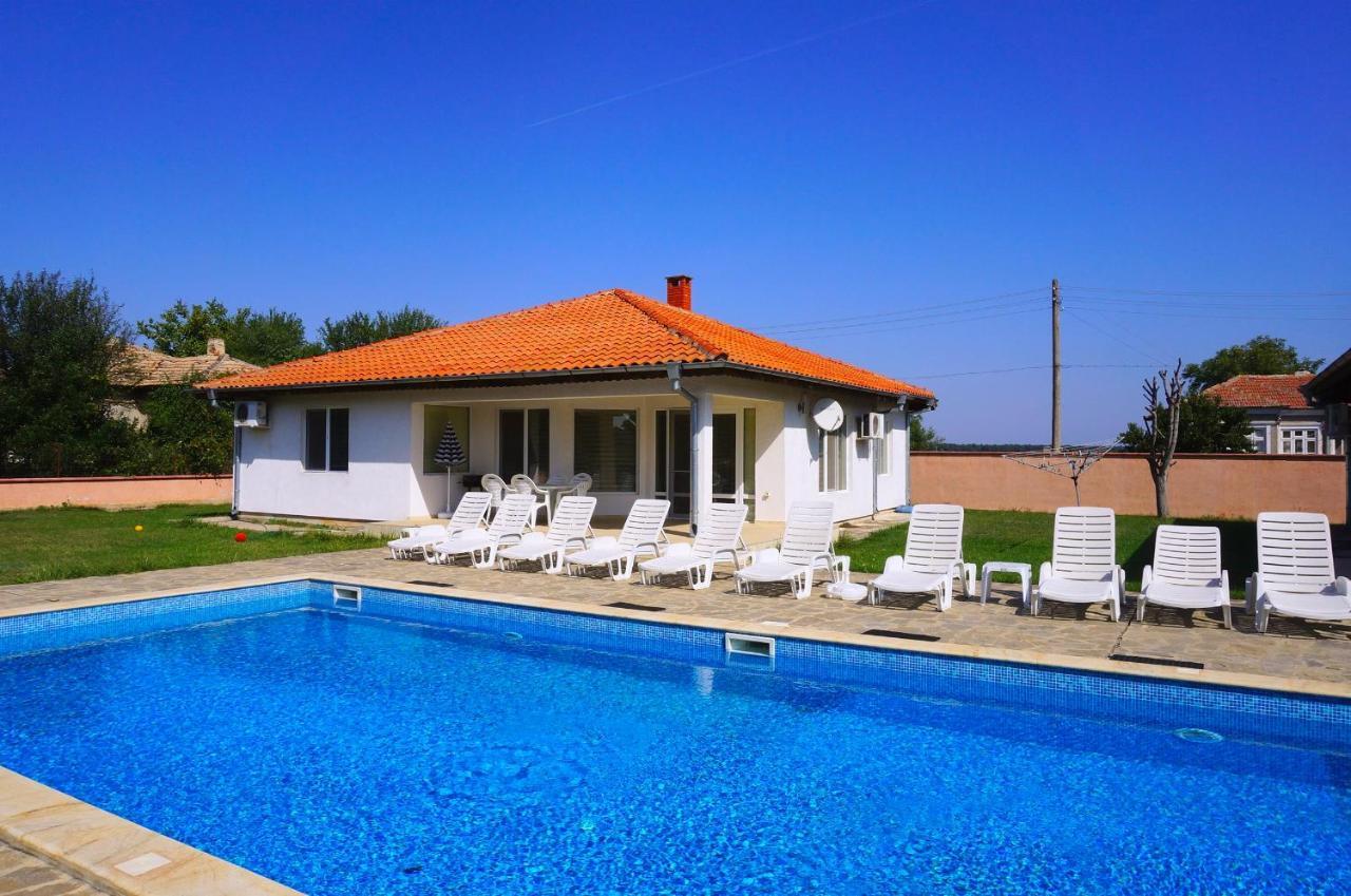 Vili Brendyn I Dezmynd Do Balchik Brendon & Desmond Villas Near Balchik