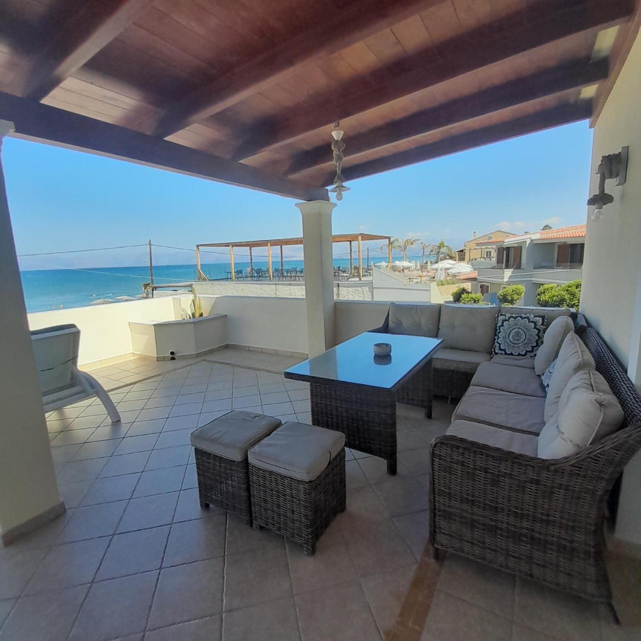 Acharavi, Villa Next To The Beach