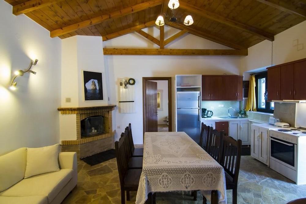 Su La Strata House by Corfuescapes