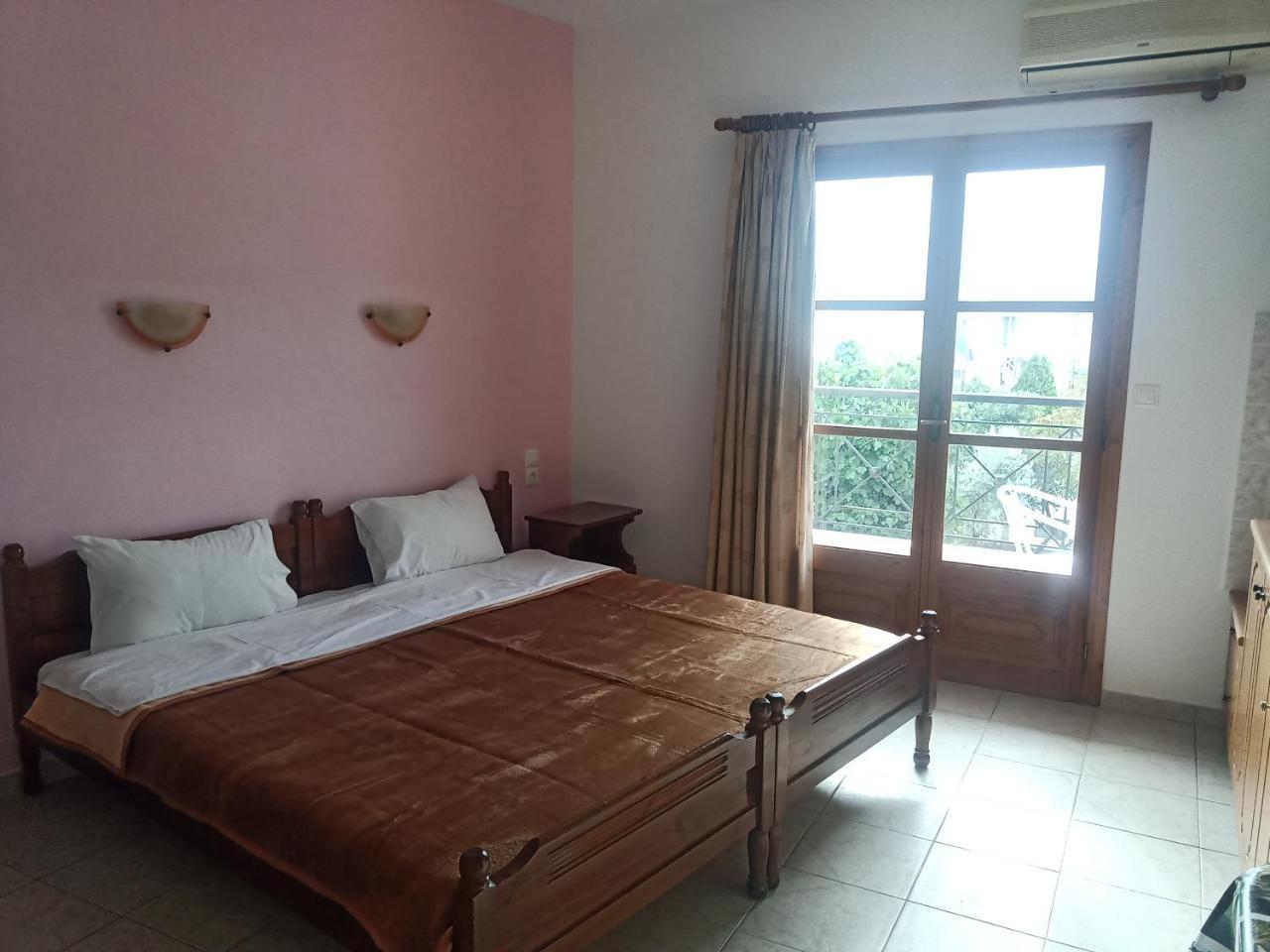 Skiathos Studios Hl