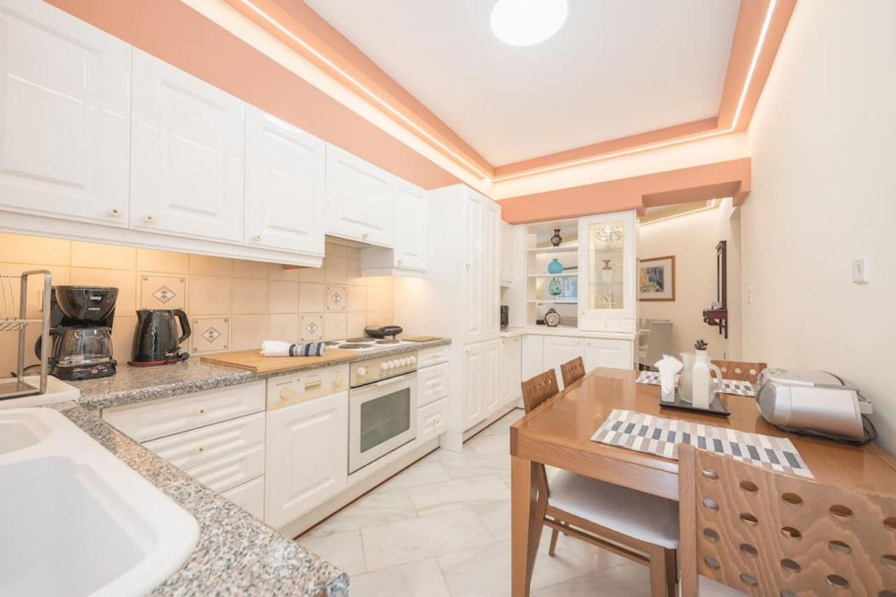 Central 3br Apartment Next To Panormou Metro!