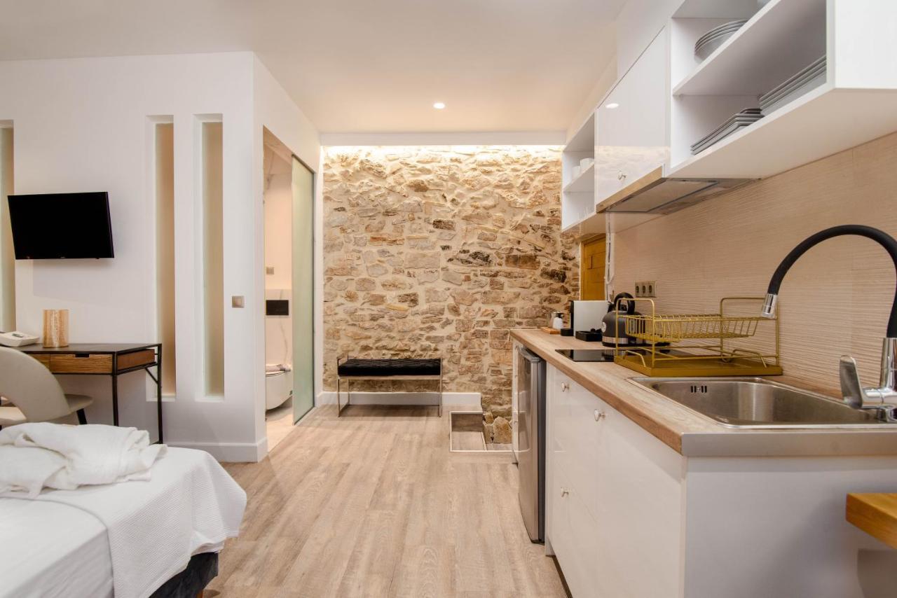 Curcumelli Luxury Suites 1