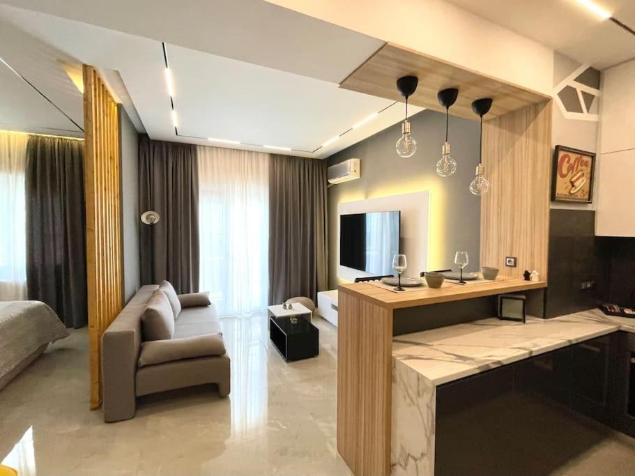 Luxury & Minimal Urban Apartment 65 Inch Tv