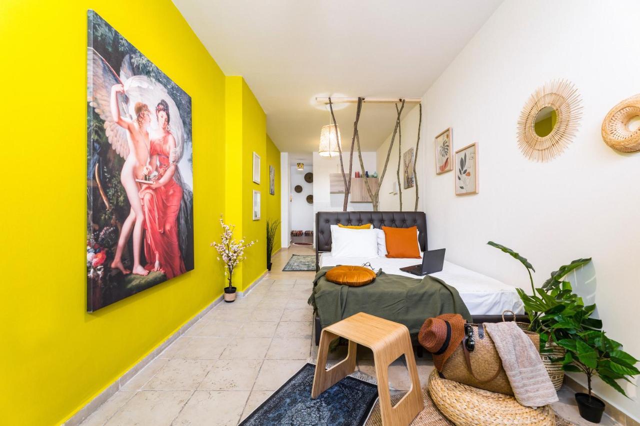 Erato Wrapped In Myrtle & Roses