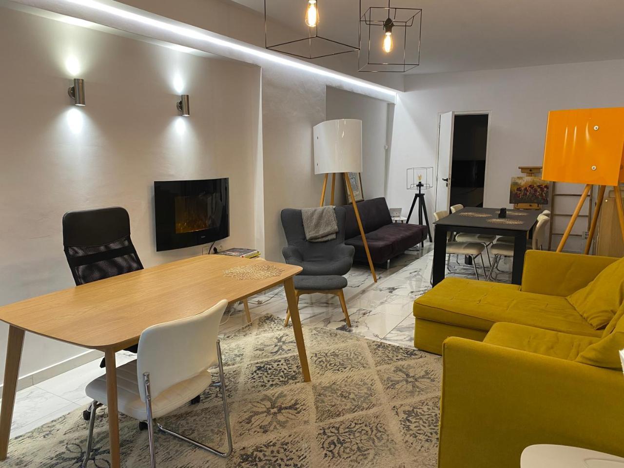 Stay & Work In Kolonaki