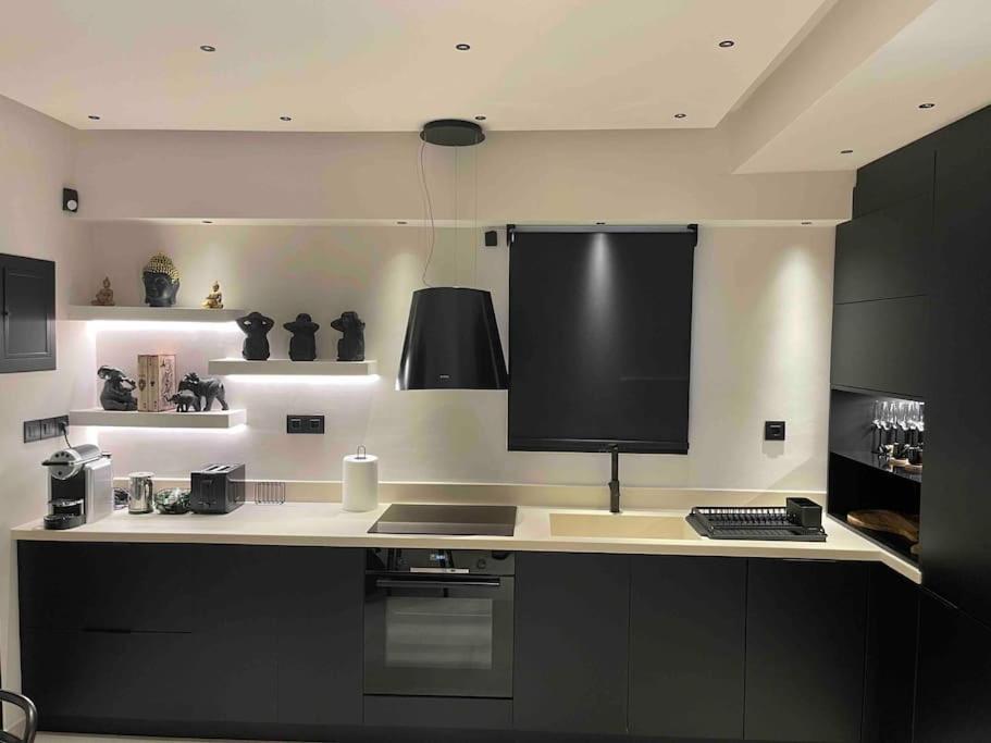 Lagonisi Luxury Appartment 2 by The Sea