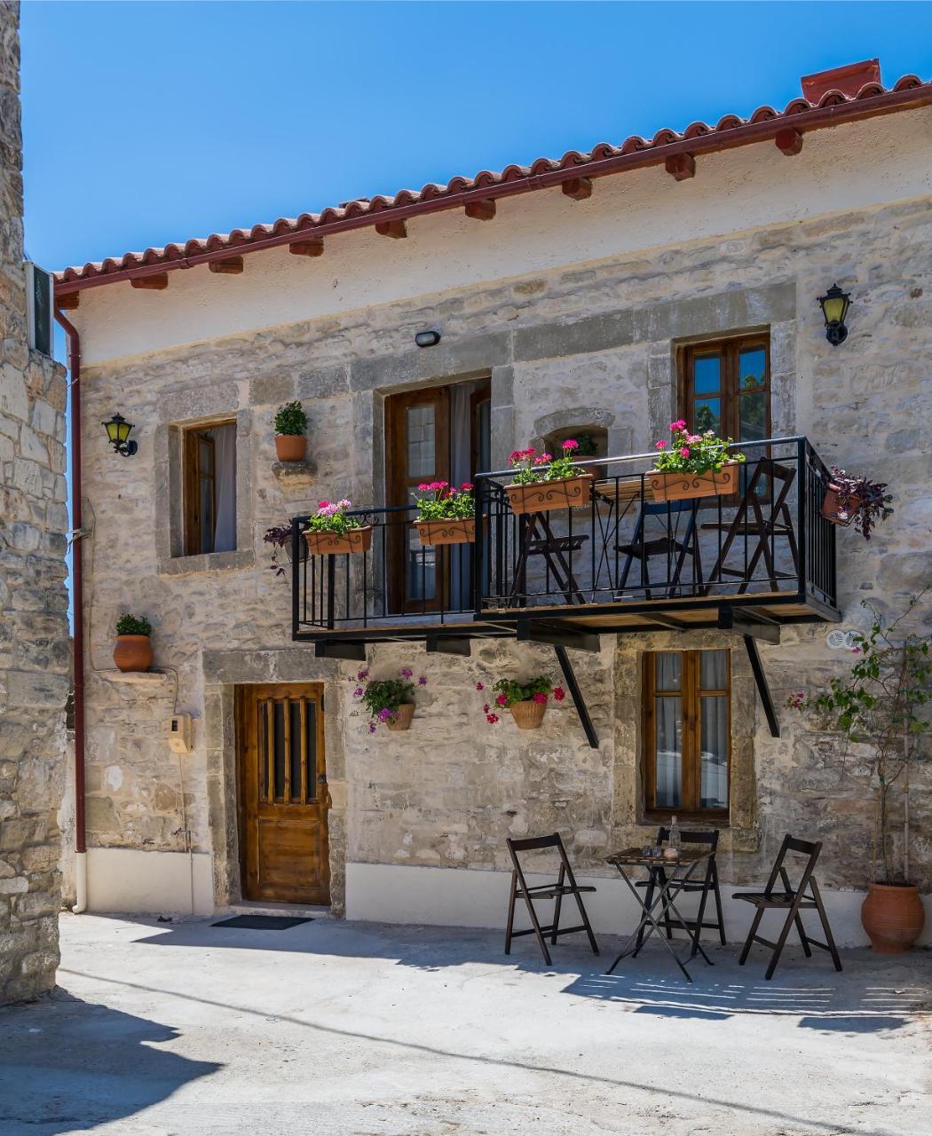 Diogenis House