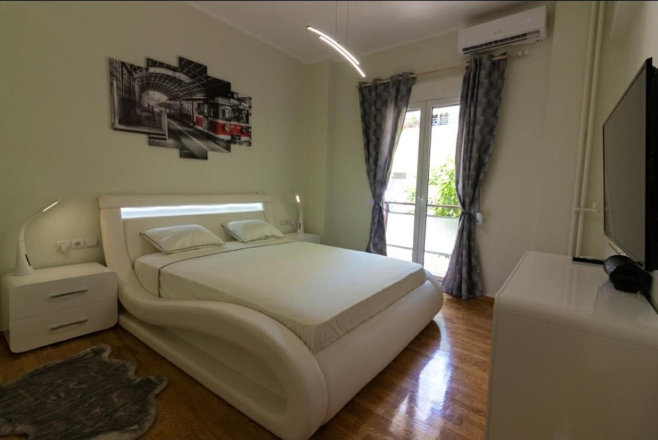 White House 30 Steps From The Metro Station