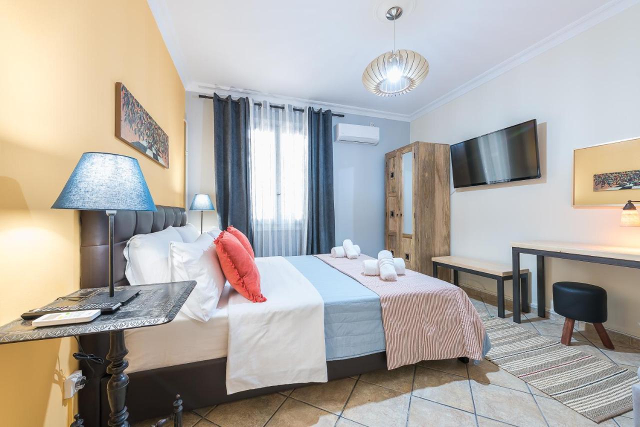 Splash Of Glam Iii 10 Steps From Acropolis